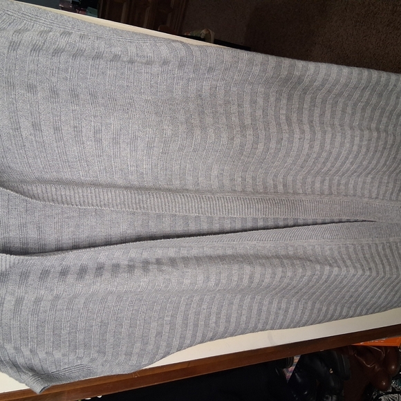 White En Black Market Gray Cardigan Sweater - Picture 5 of 8